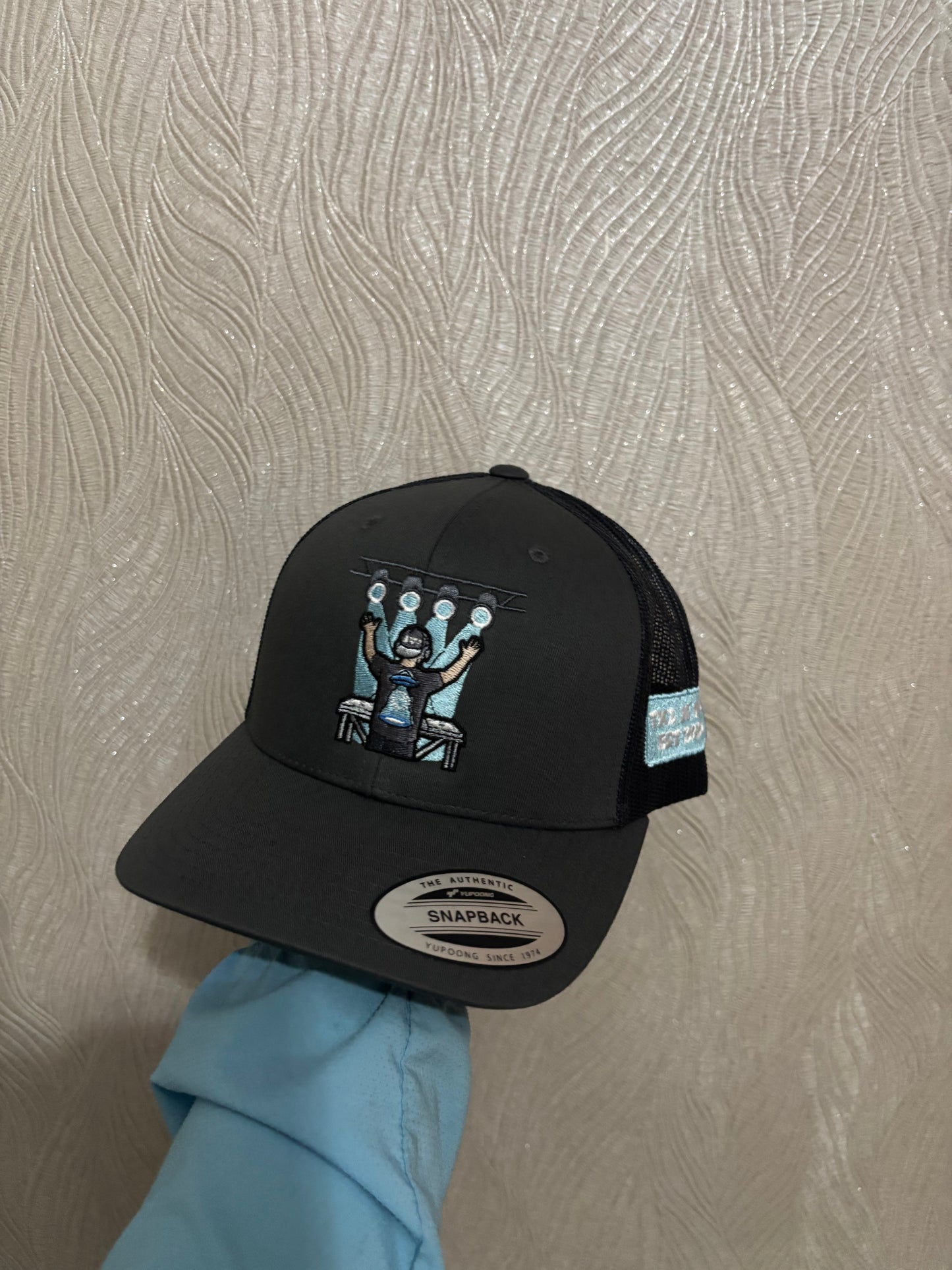TXZ X UNO LIMITED EDITON CAP