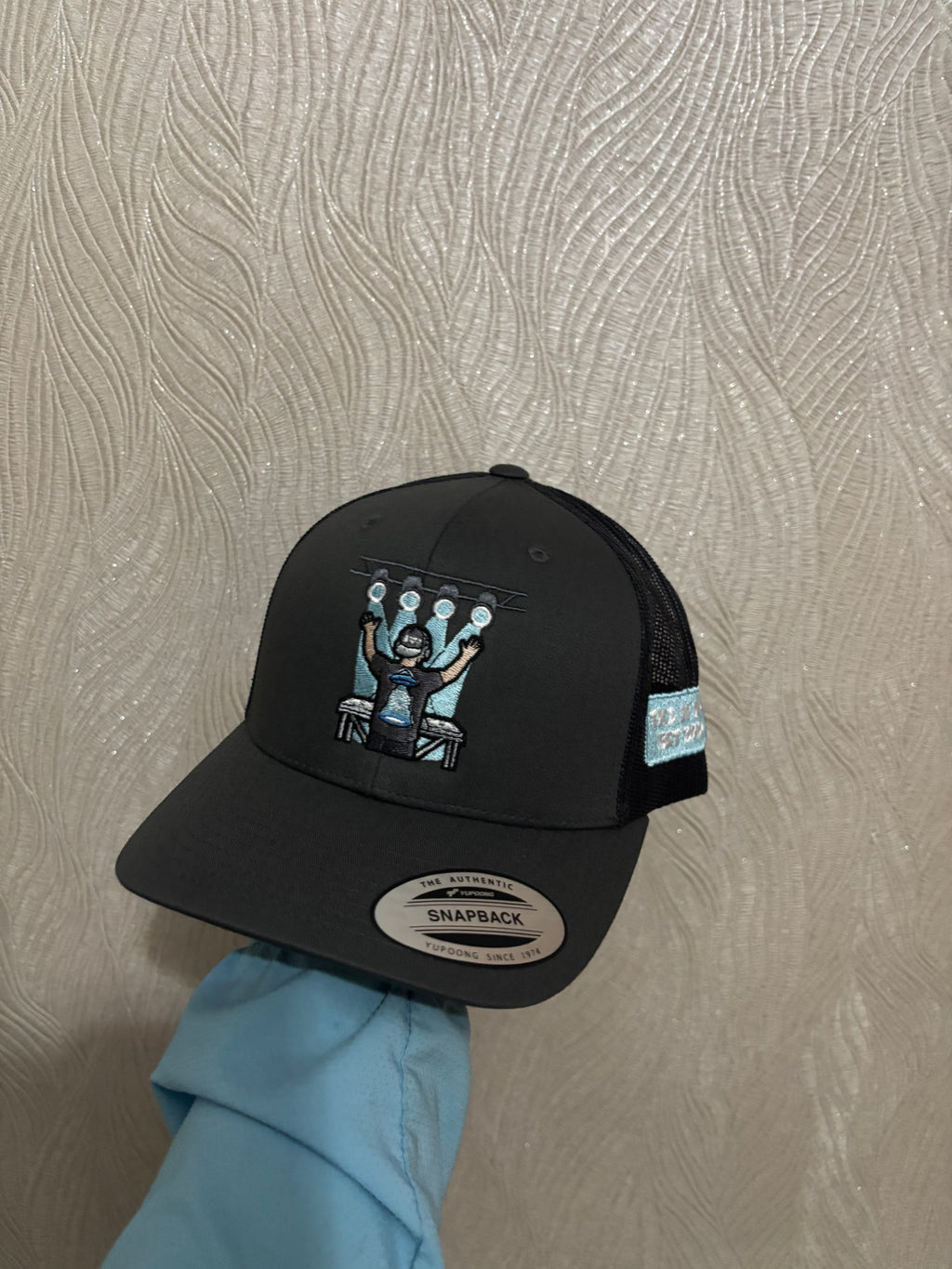 TXZ X UNO LIMITED EDITON CAP